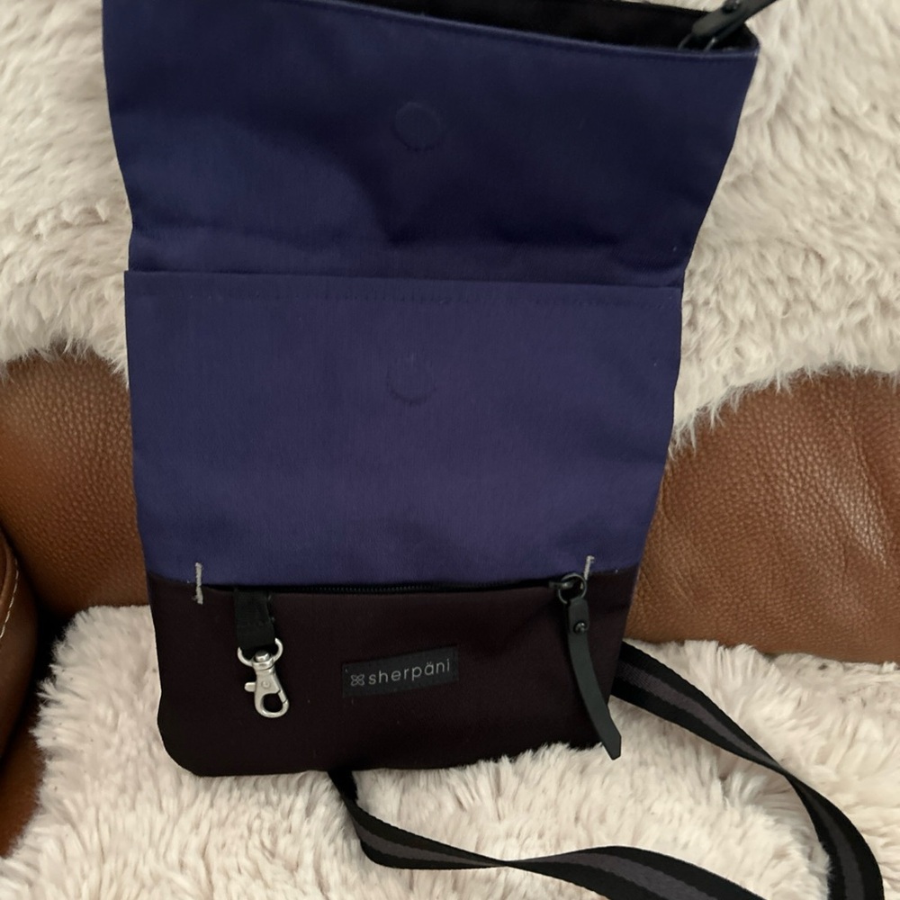 Sherpani Navy and Black Messenger Bag
